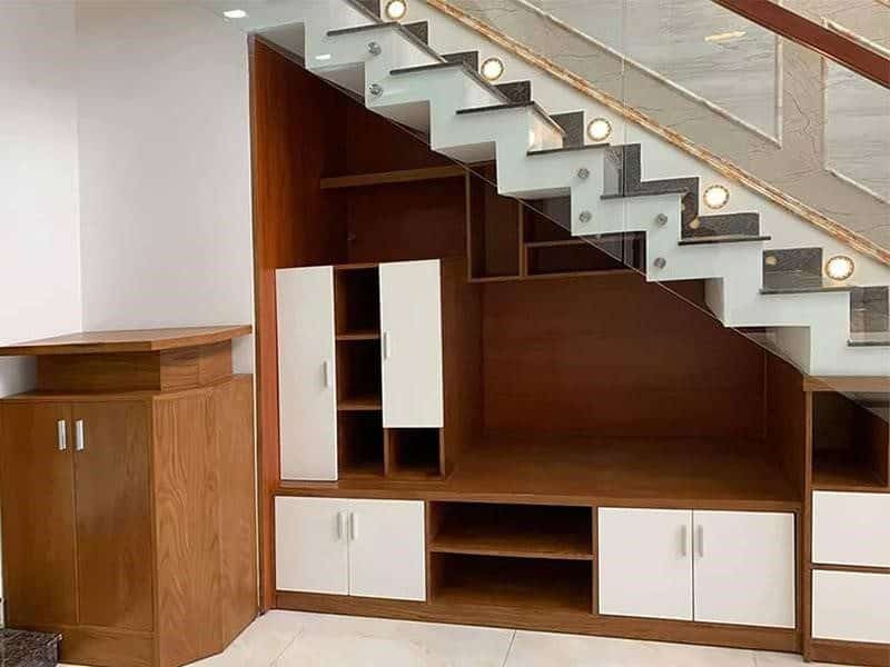 Thiết kế gầm cầu thang thành tủ chứa đồ